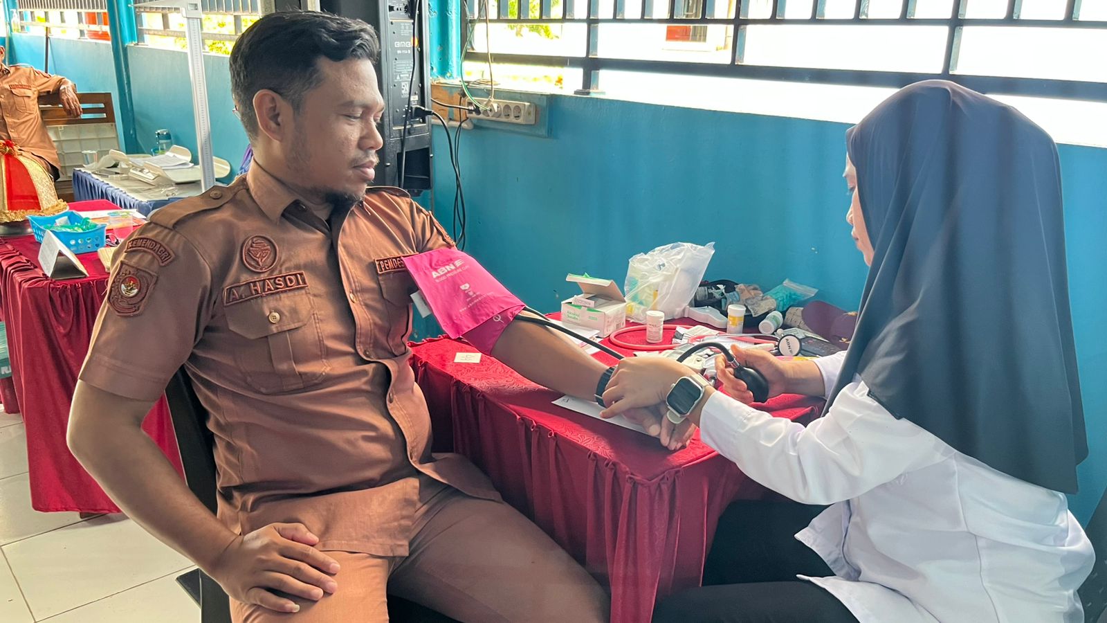 Sekdes, Kasi/Kaur, Kadus hingga Staff Desa Libureng Jalani Pemeriksaan Kesehatan Rutin di Posyandu, Wujud Komitmen Pelayanan Prima